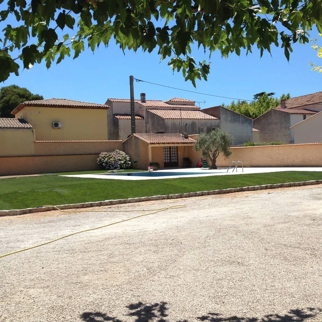 Aménagements des abords d'une piscine chez un particulier à Laure, près de Gignac La Nerthe