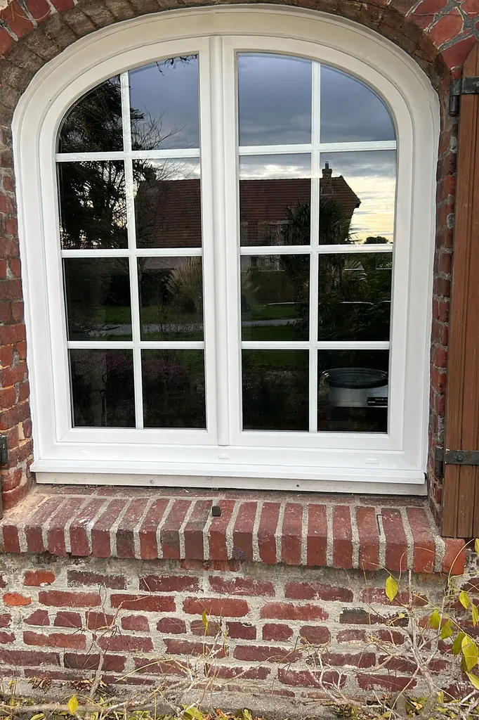 Professionnels experts de la pose de fenêtres secteur le Havre Alu / Bois / Hybride / PVC - Devis gratuit : Fenêtres sur mesure et performantes, réduisez vos factures et gagnez en confort !