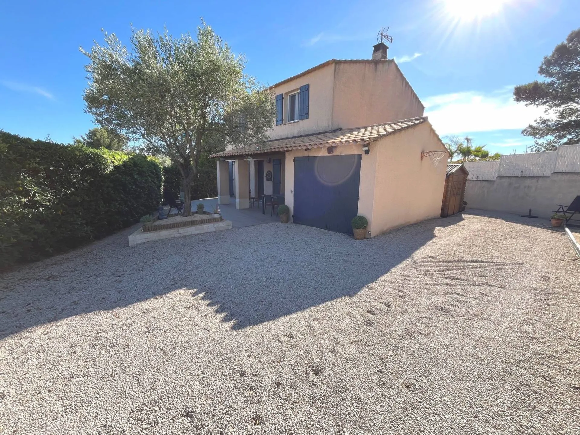 Maison à vendre Roquefort la Bedoule dans quartier calme, sans vis à vis sur 460m²  avec piscine et garage terrain plat