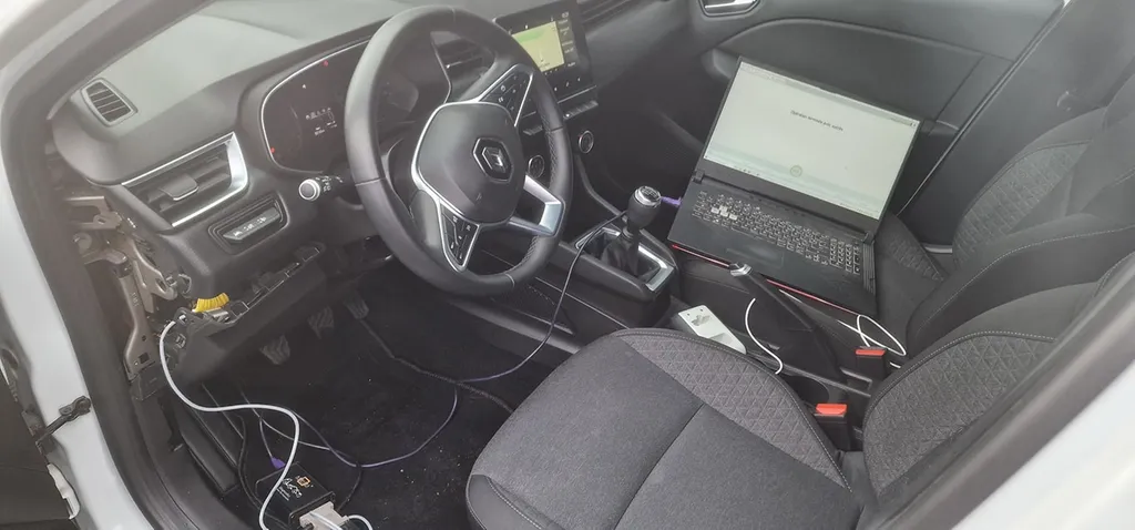 Reproduction de clé de Renault Clio avec programmation de carte de démarrage à Melun pour double électronique