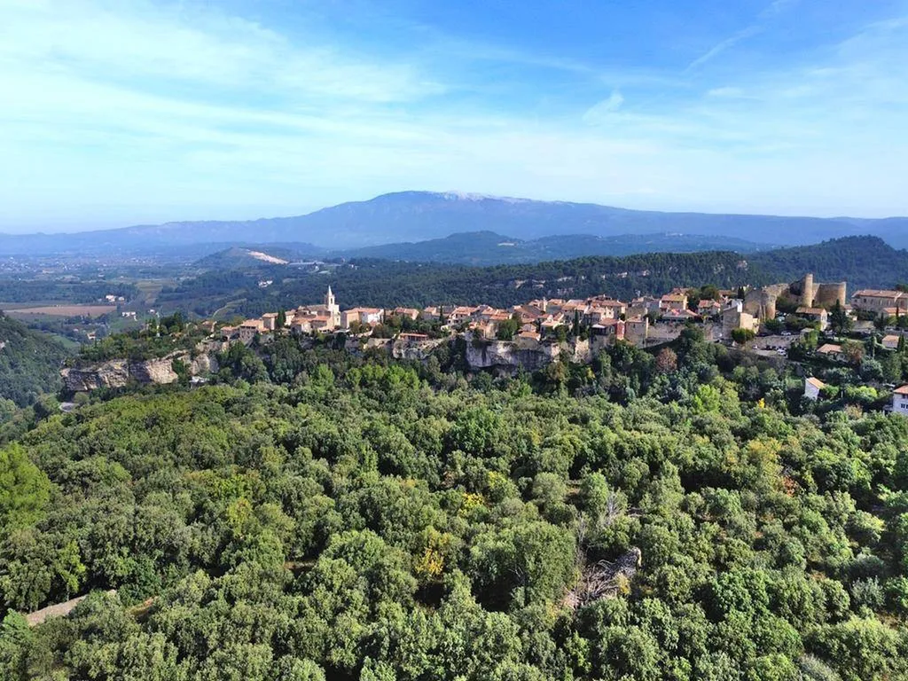 Venasque - 2 terrains constructibles à deux pas du village   