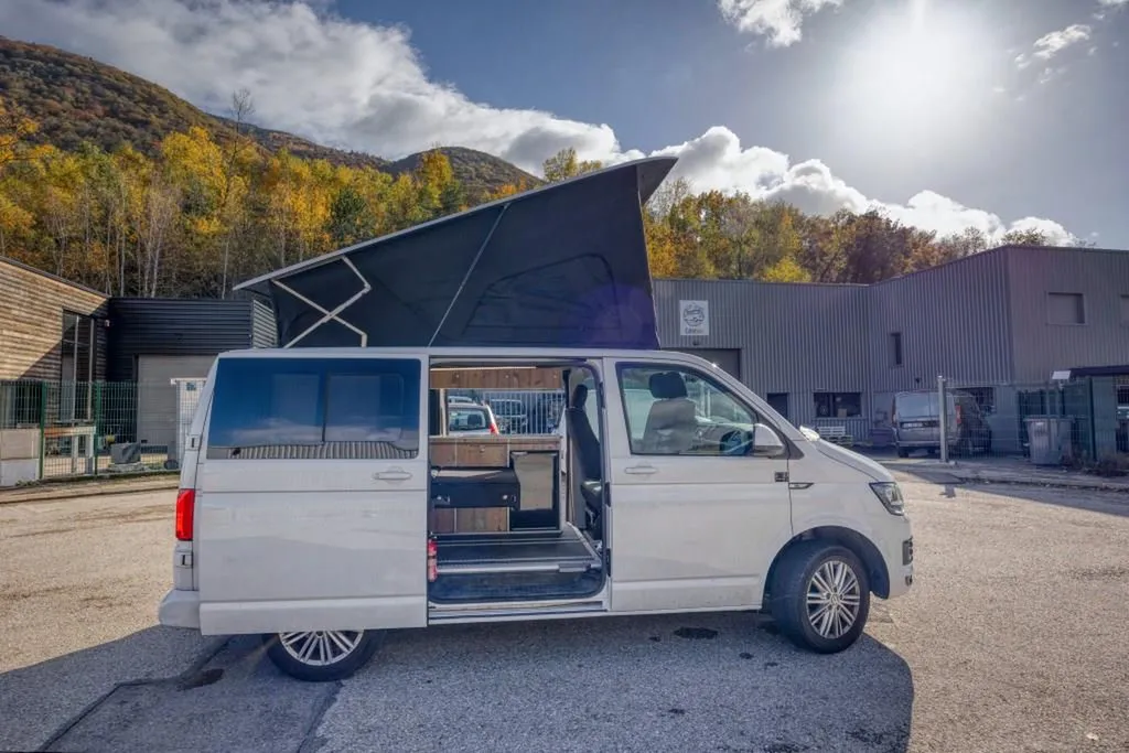 Installation de Toit relevable sur VW T6 Court à Chambéry : pose homologuée pour van compact en Savoie