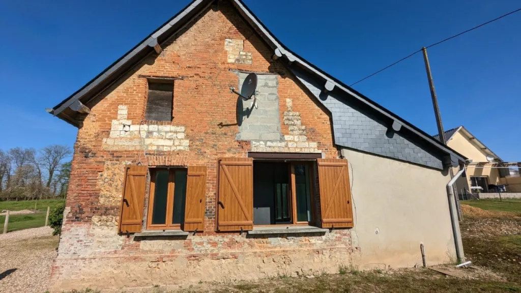 Ravalement de Façade à la Chaux sur Maison Individuelle près du Havre : Optez pour DRM Rénovation, Entreprise RGE