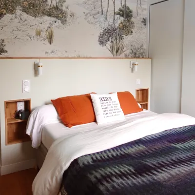 Espace nuit cosy et fonctionnel pensé pour le bien-être, par l'Atelier D, architecte d'intérieur à Bordeaux