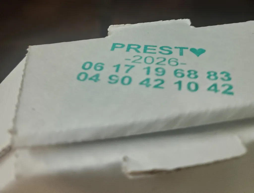 5 pizzas achetées en taille normale en livraison gratuite ou à emporter: 1 bouteille de coca ou soda offert !chez presto pizza pour vos soirées  à salon de provence en livraison gratuite ou à emporter