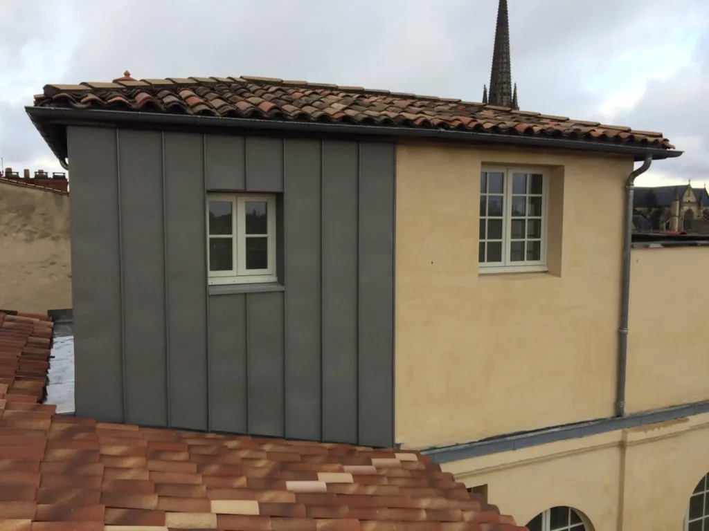rénovation de bardage zinc joint debout d'une partie d'habitation