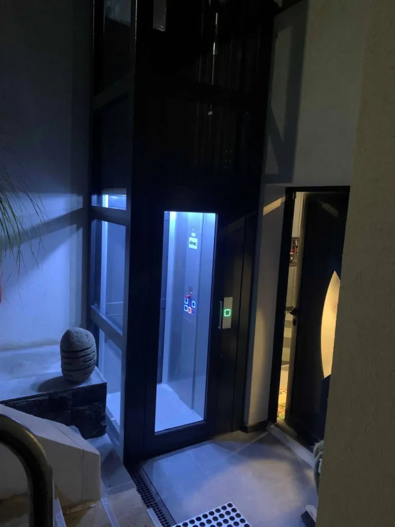 ascenseur VIMEC E07 à Hyères près de Toulon ascenseur VIMEC E07 à Hyères près de Toulon