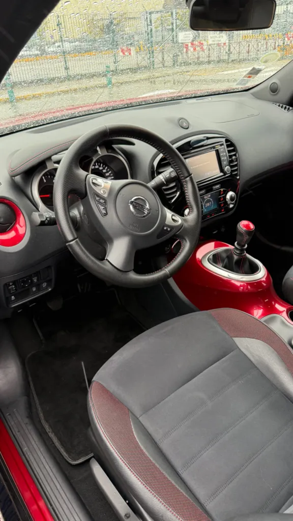 Rénovation intérieure complète avec nettoyage en profondeur et remise à neuf textile pour un habitacle métamorphosé à Montrond-les-Bains