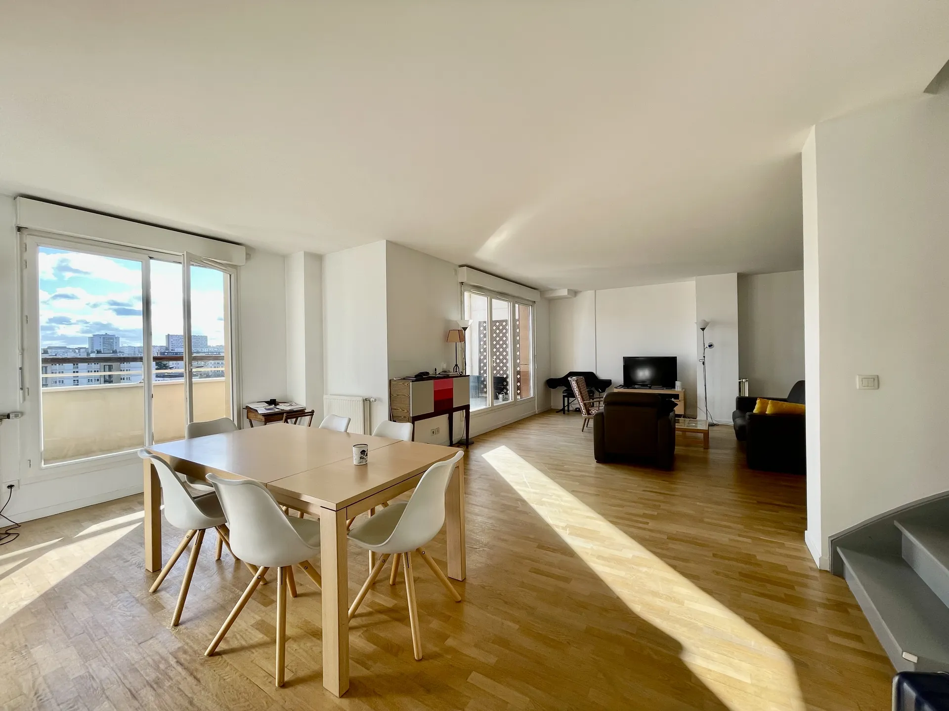 à vendre appartement  avec un espace atypique à vendre dans une résidence de standing à Rueil Malmaison avec terrasse et double parking