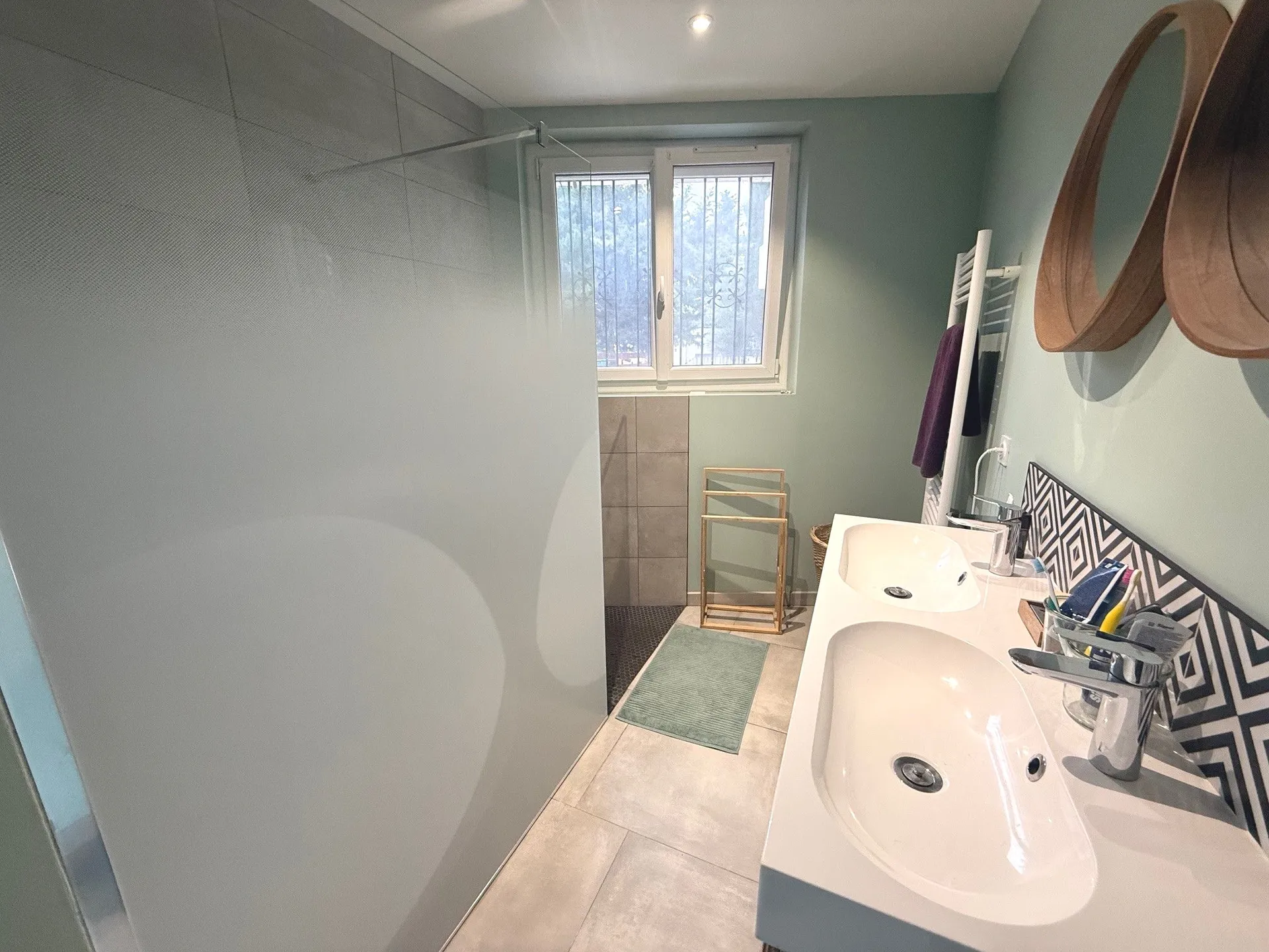 Villa 4 chambres, entièrement rénovée, au calme, dans l'hyper centre proche commodités, prestations haut de gamme & piscine