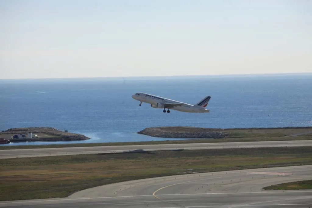 Taxi pour Marseille aeroport pour 2 personnes pour demain