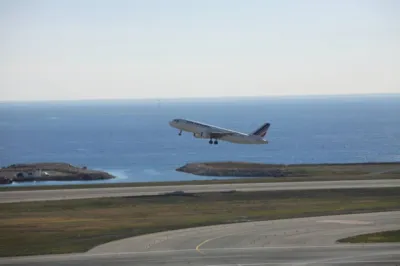 Taxi pour Marseille aeroport pour 2 personnes pour demain