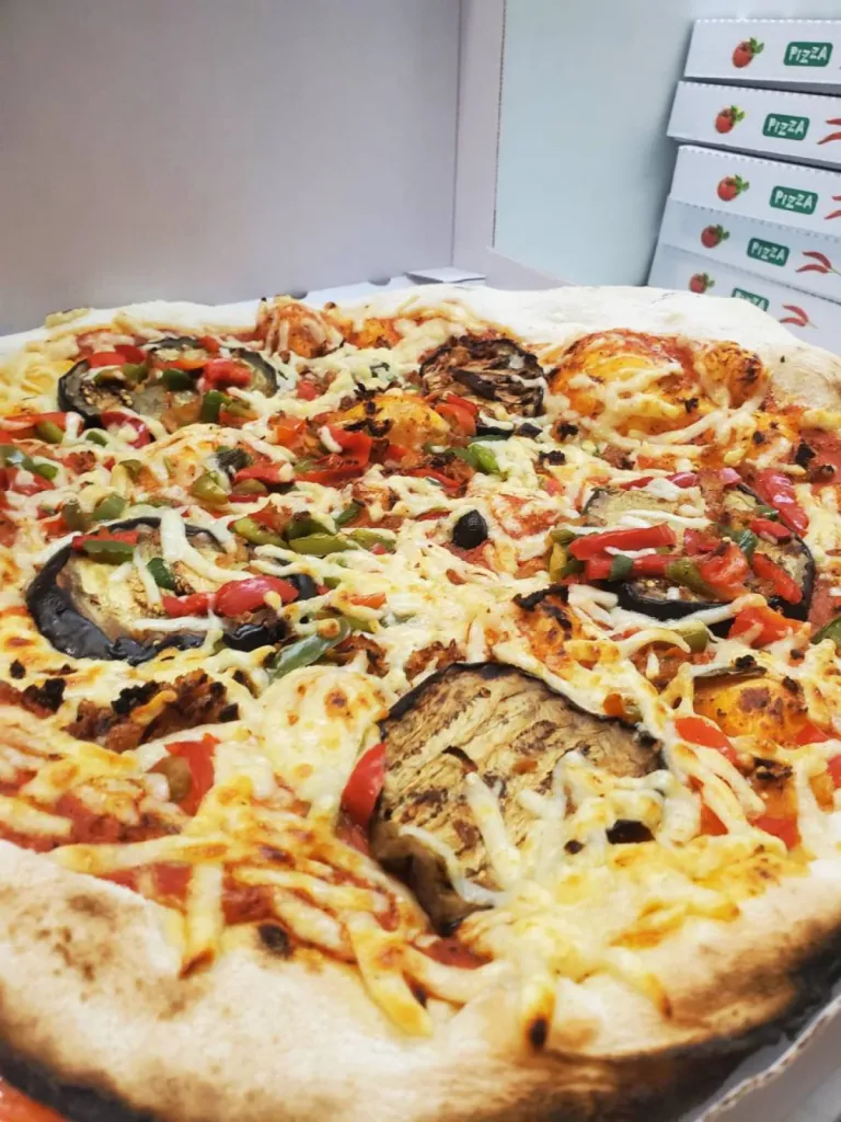 supplément  aubergine sur pizza végétarienne  presto salon