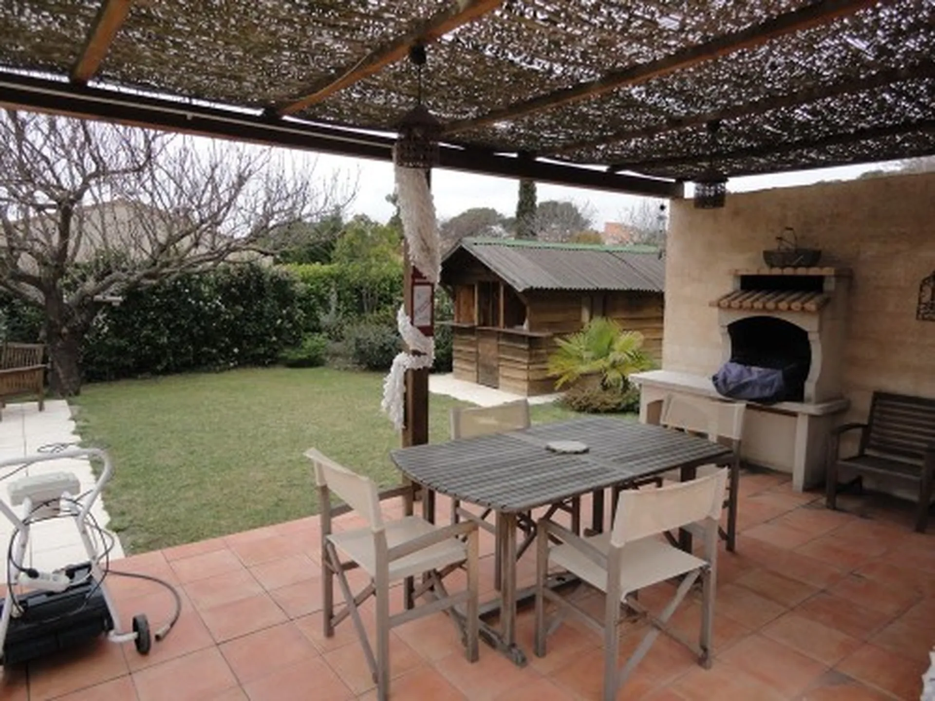  A vendre superbe villa  4 Roquefort La Bédoule dans quartier calme  avec terrain paysager