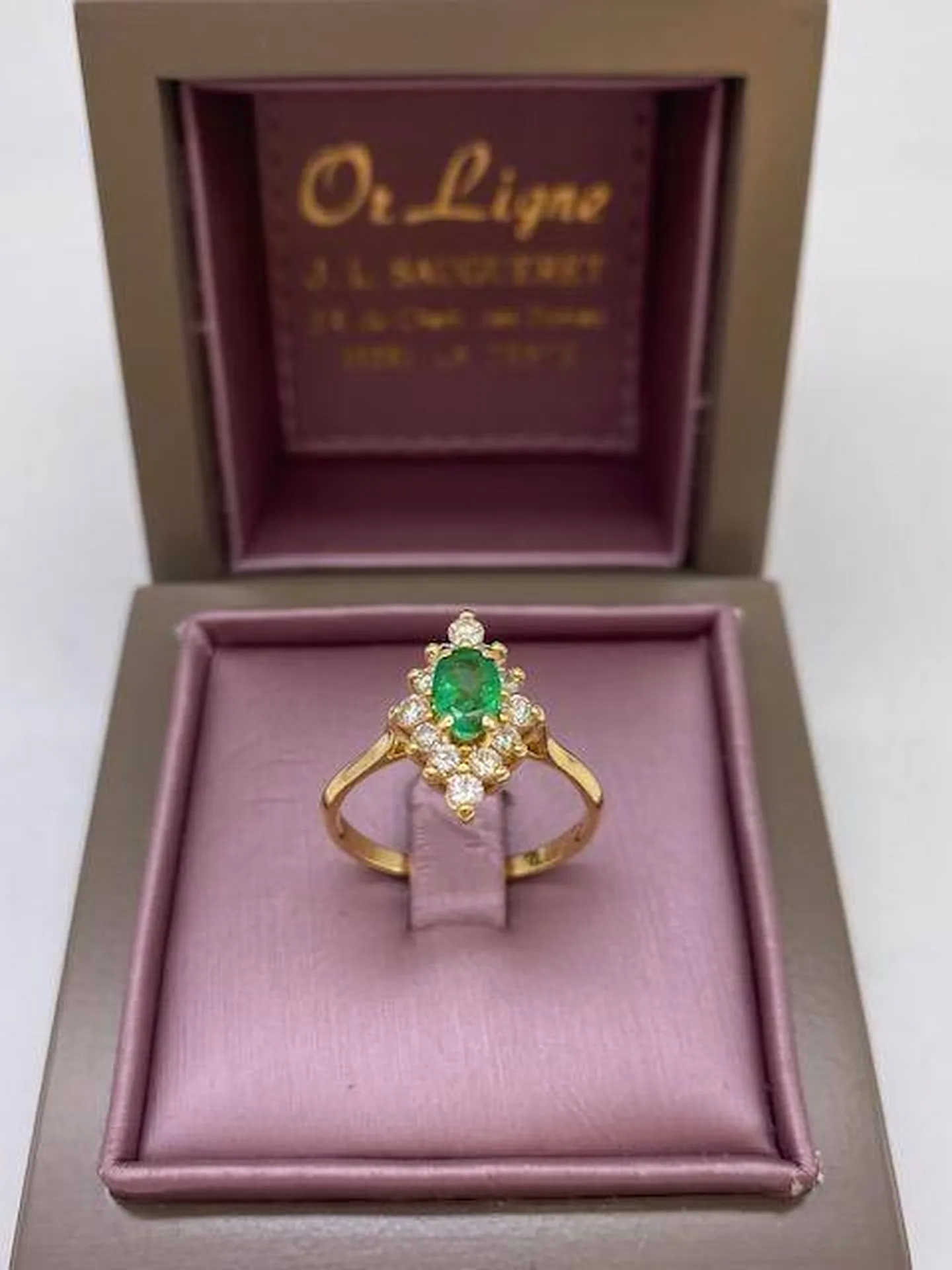 Bague marquise or 750/1000ème émeraude centrale et diamants en dépôt vente chez Or Ligne à La Teste près de Bordeaux