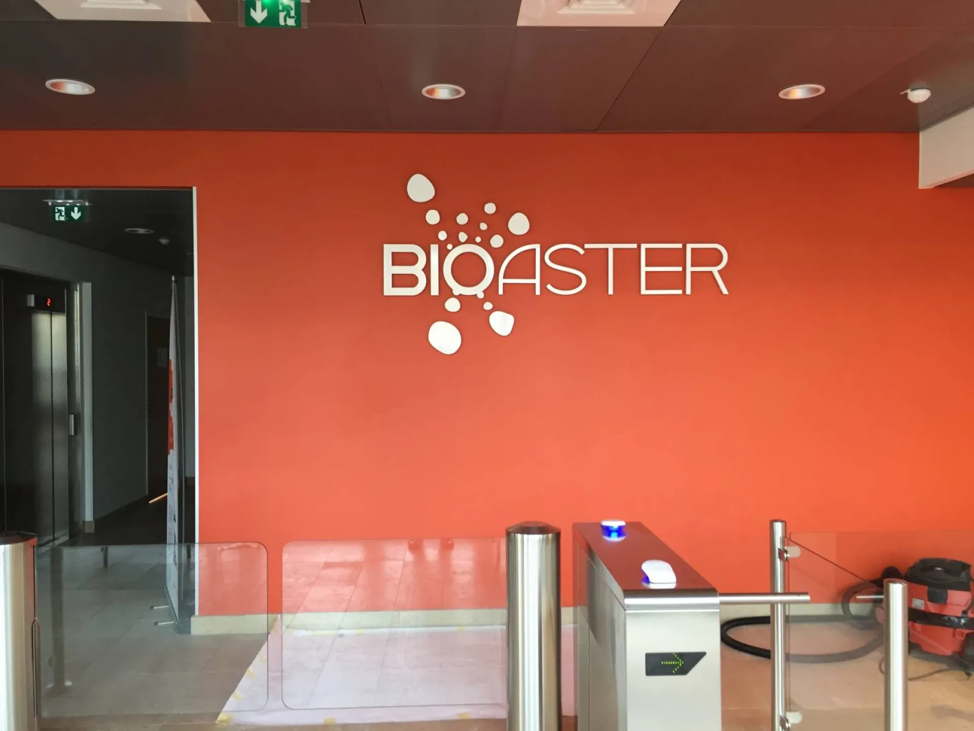 Enseigne intérieur lettre et forme relief bioaster