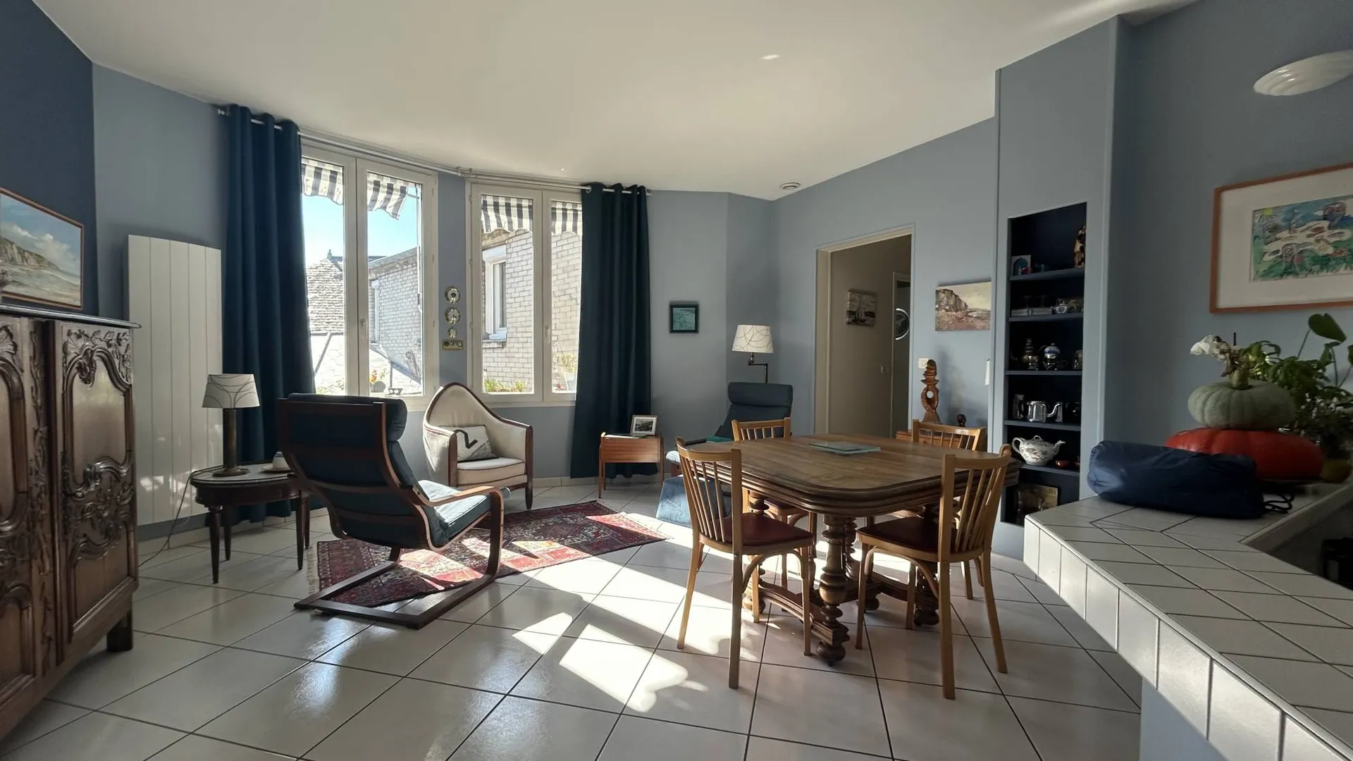 À vendre superbe appartement de 105,69 m² à Dieppe, quartier Pollet, avec 3 chambres et cheminée.