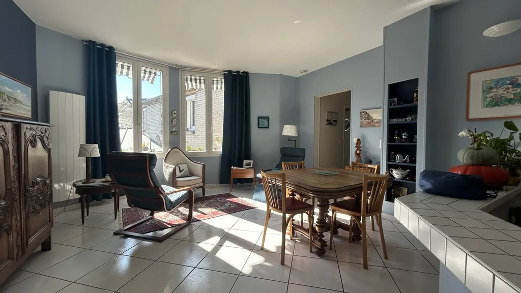 À vendre superbe appartement de 105,69 m² à Dieppe, quartier Pollet, avec 3 chambres et cheminée.