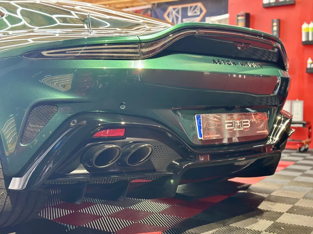 protection carrosserie PPF traitement céramique sur Aston martin Vantage Lyon 