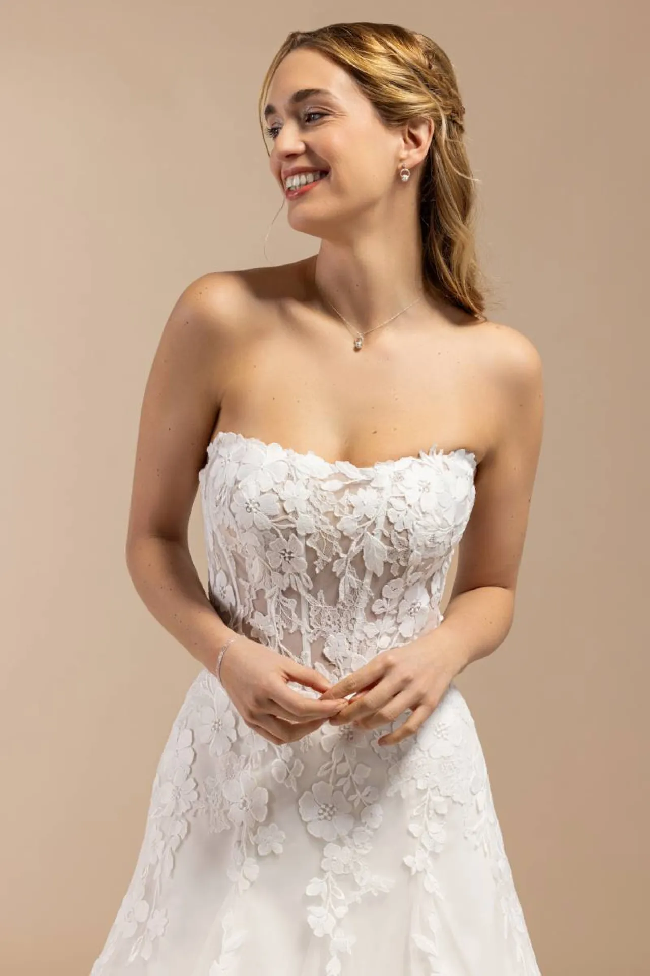 robe de mariée fluide sans bretelle