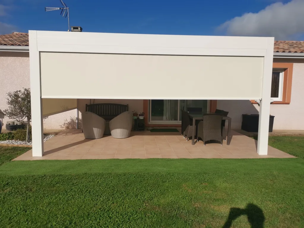 Fourniture et pose d'une Pergola Bioclimatique avec éclairage LED intégré à Fronton