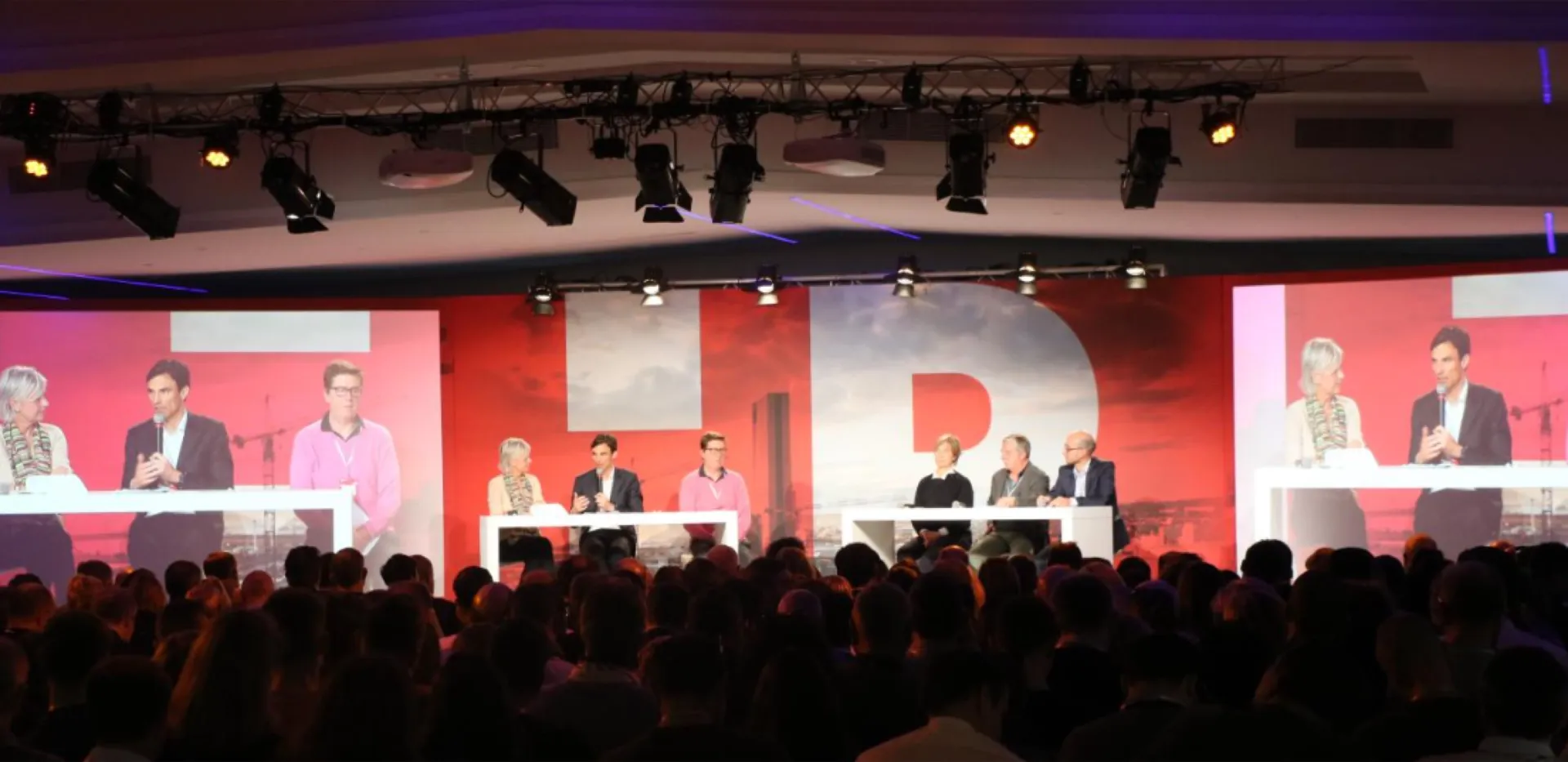 location fixation pour videoprojecteur à salon de Provence dans les bouches du Rhône