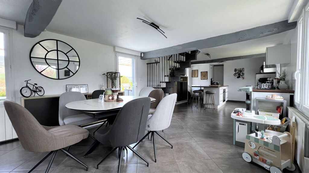 bien d'excellente qualité, à proximité de Dieppe 76200 15min, à 25 min du CNPE de Penly 76630, à 35 min des villes sœurs ( Eu 76260, Mers Les Bains 80350 et Le Tréport 76470) et à 1 heure de la Baie de Somme.