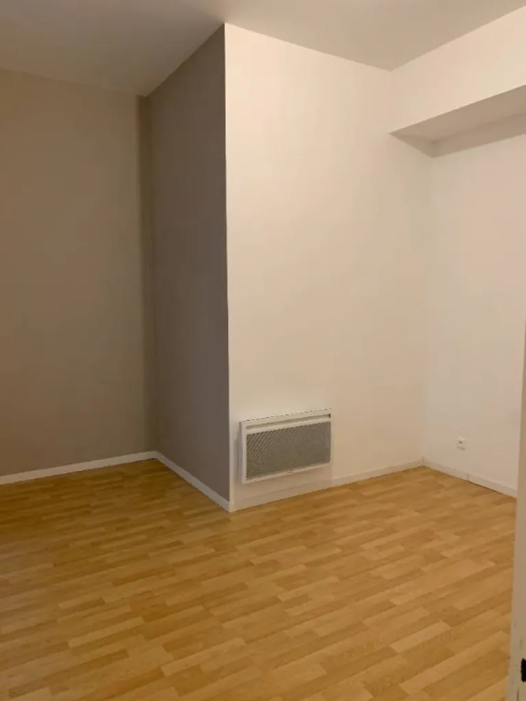 Situé au 74 rampe Bouvreuil à Rouen