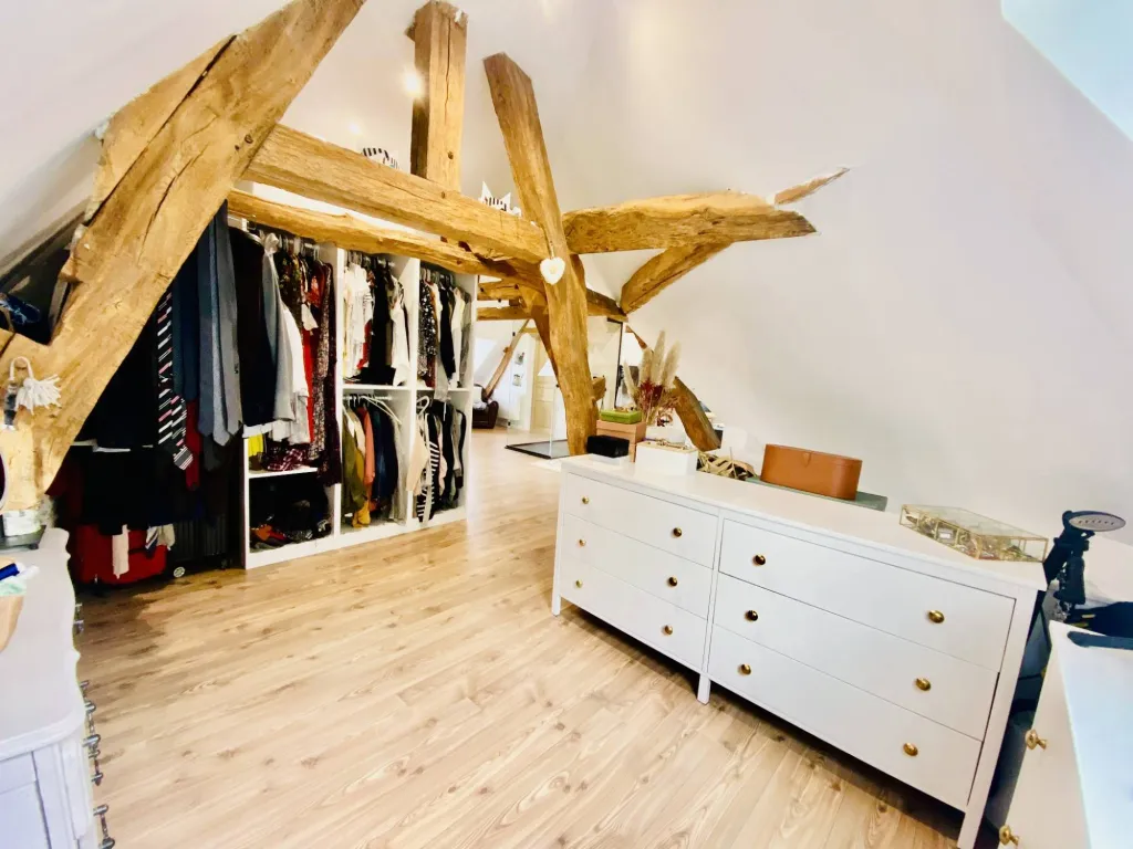 A vendre maison de 200 m² édifiée sur 2573 m² de terrain sur la commune très recherchée de LA BOUILLE 76530