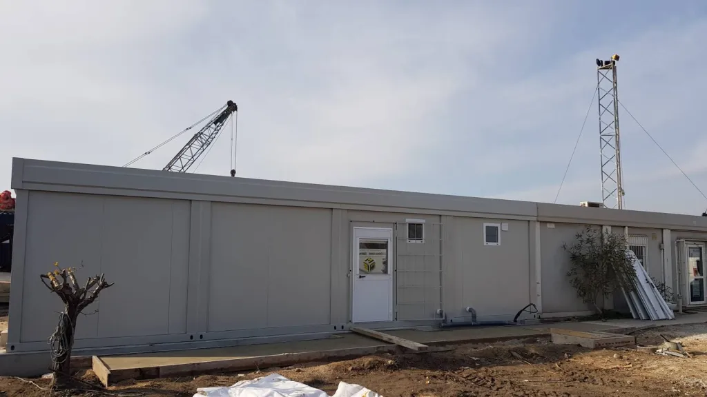 Réalisation d'une extension de bâtiment modulaire existant à usage de bureaux à Fos sur mer