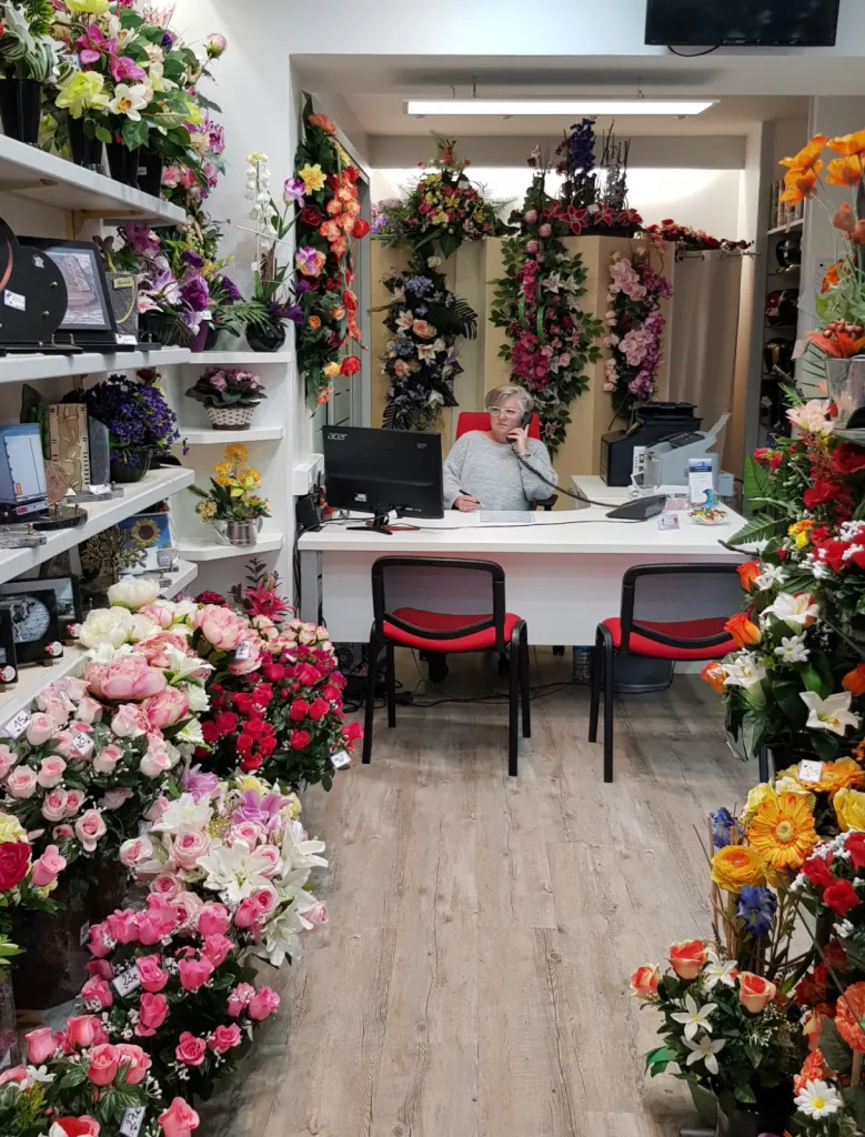 pompes funèbres avec vente de fleurs en tissu pour monument funéraire à Rillieux