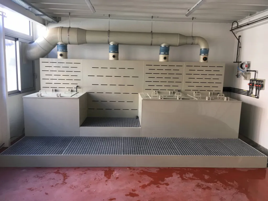 Conception et création d'espaces de traitement chimique des métaux - Cuves de traitement, couvercles, rétentions chez DBP