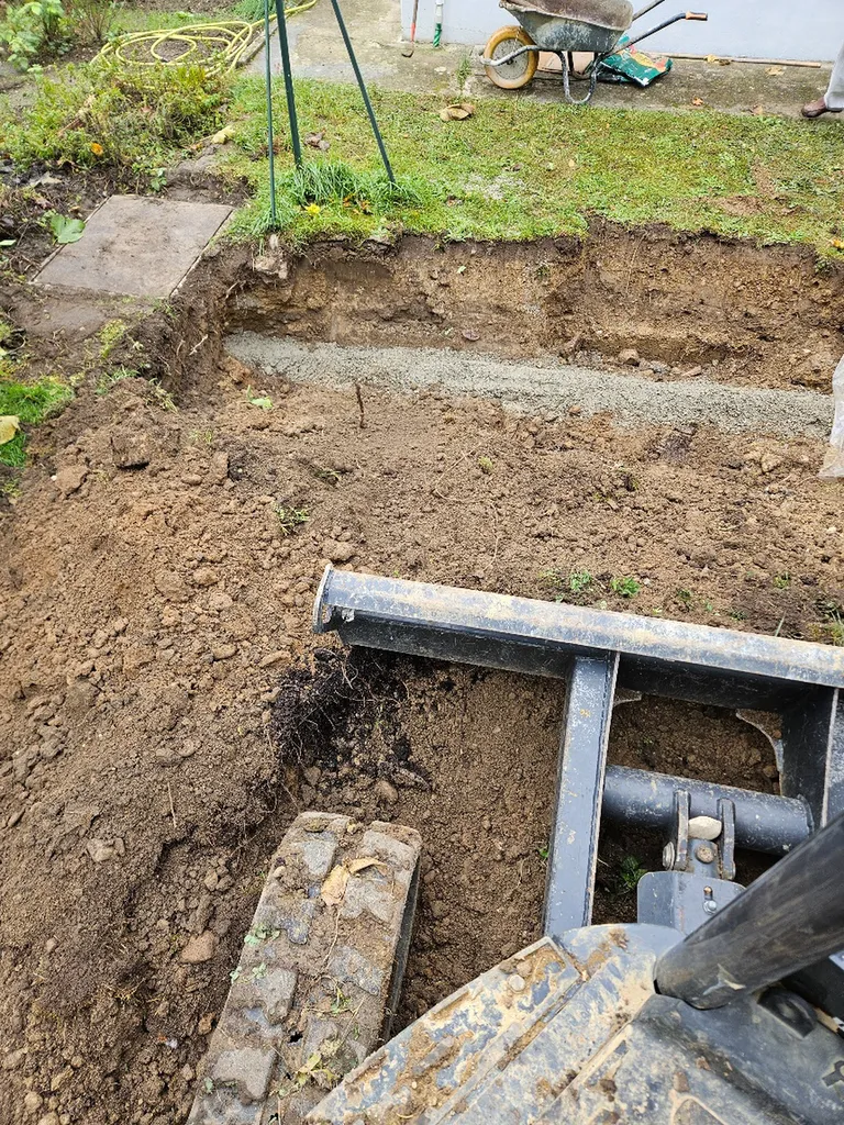 Terrassement et remplacement de tuyau sur la commune de Caluire-et-Cuire près de Lyon 