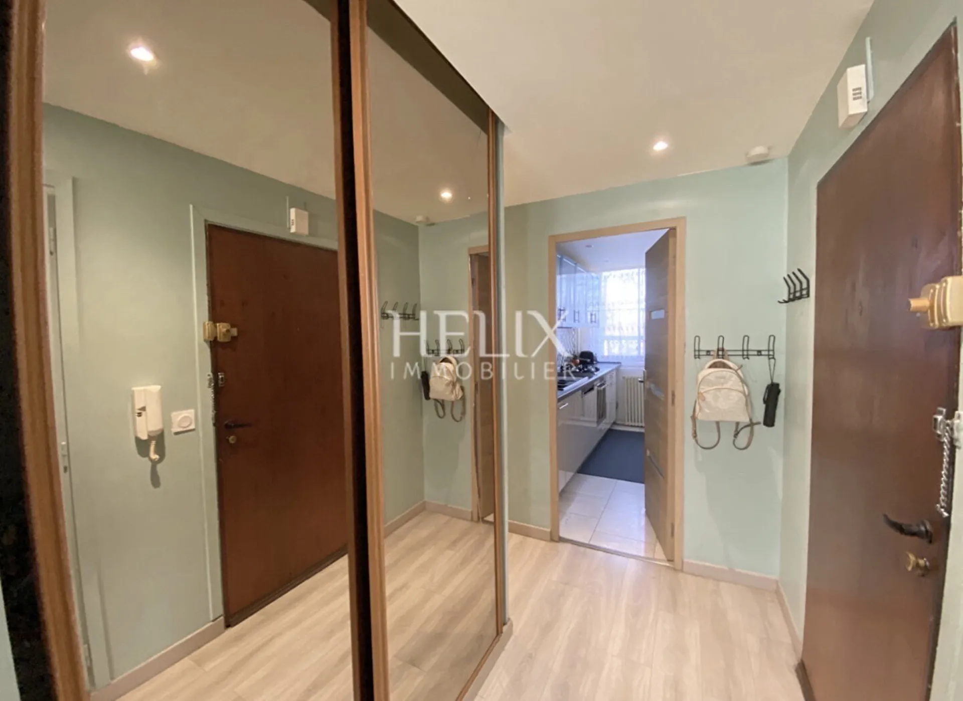 Entrée avec rangements intégrés 