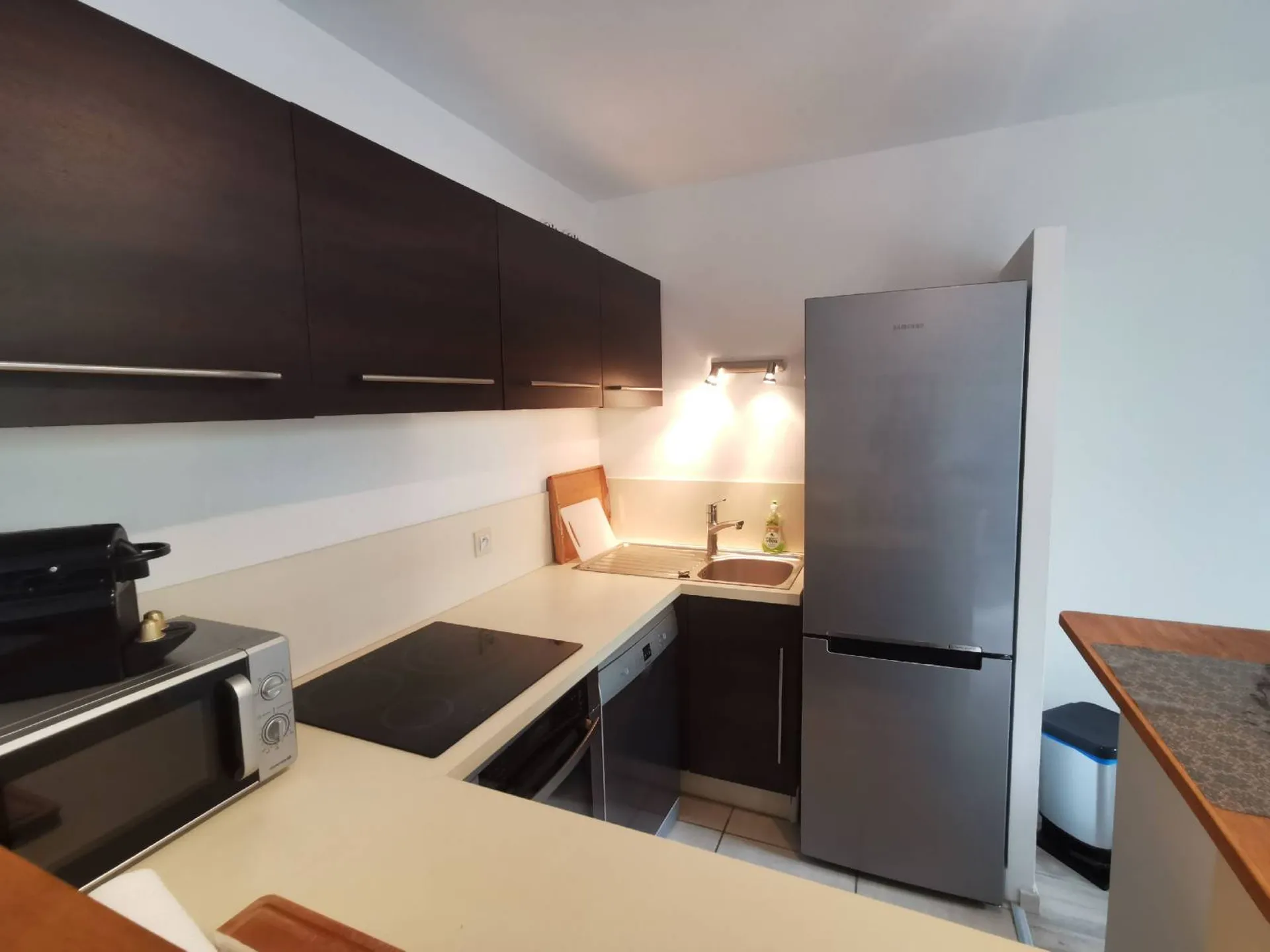 Appartement Cassis  ouvrant sur terrasse et jardinet privatif dans résidence sécurisée avec parking