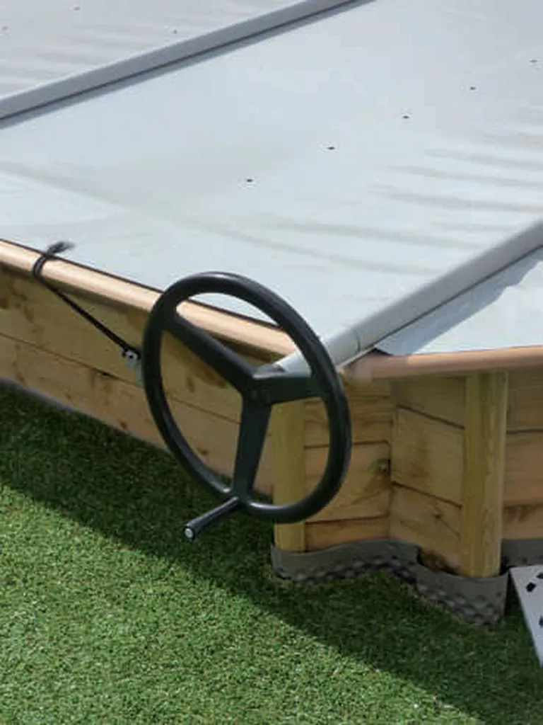 COUVERTURE A BARRES WALU POOL MODELE WOODSTAR POUR PISCINEHORS-SOL
