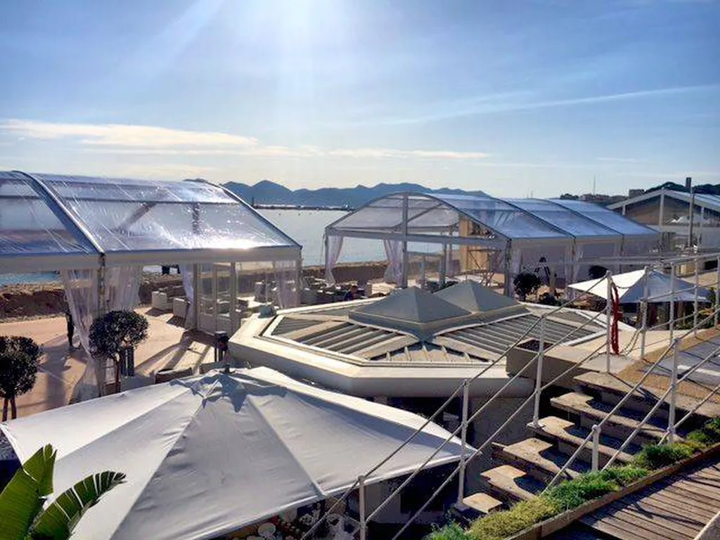 NOUVEAU MODÈLE DE STRUCTURE ARQUÉE