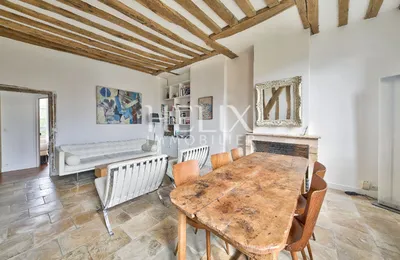 Saint Germain en Laye dans la rue de Lorraine un appartement avec 3 chambres dans un immeuble historique