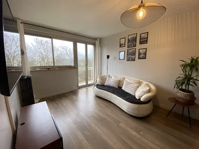 Salon extra moderme sur la ville du Pecq, que nous propose l'agence Helix Immobilier, 6, rue de Paris 78230, le pecq