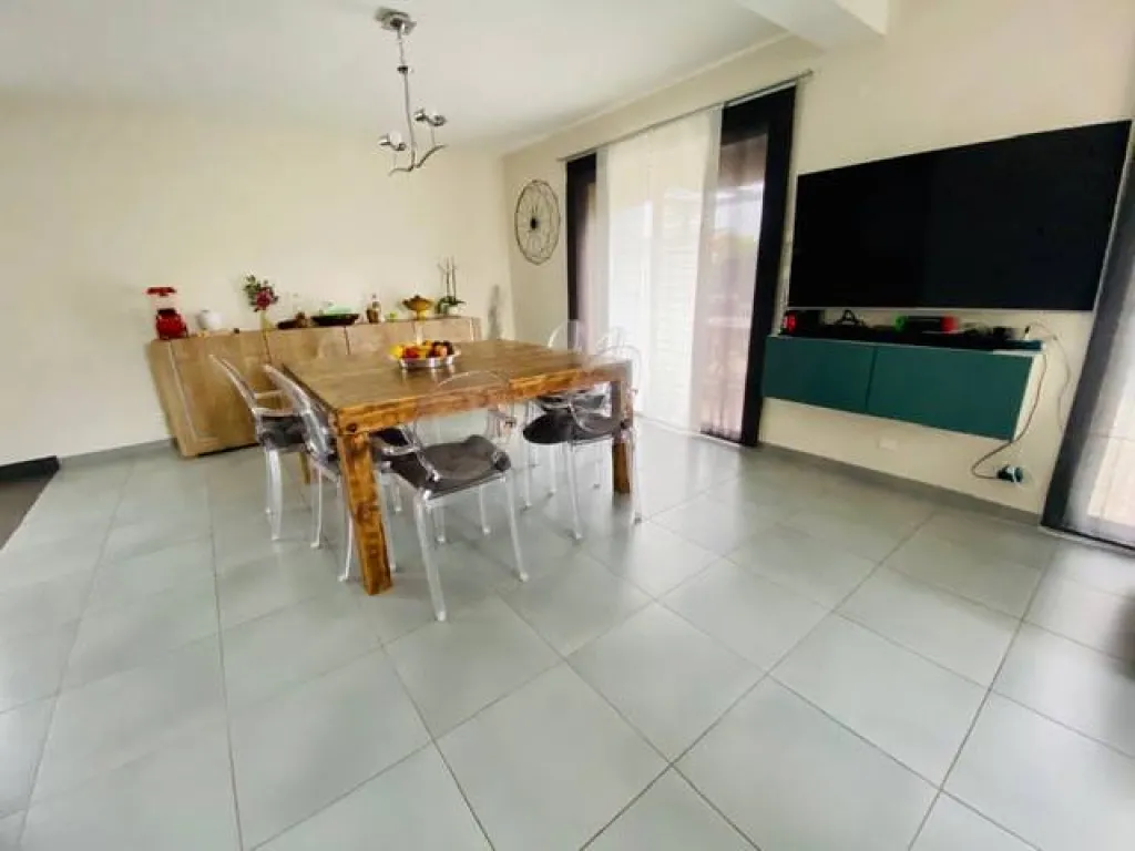 A acheter très joli pavillon contemporain de 150m² sur un terrain de 1000m² sur la commune de caudebec les elbeuf 76320