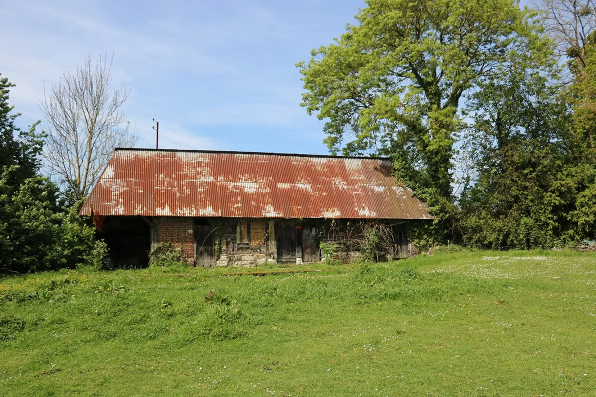 L'Agence Immobilière Terres Et Demeures de Normandie, Saint Valéry en Caux 76460, dans le département de La Seine Maritime 76, vous invite à découvrir cette belle propriété