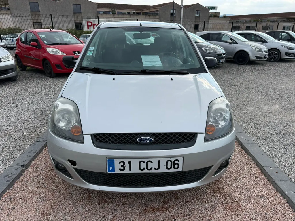 FORD FIESTA 1.4 TDCI 70CV 1er main 
5 PORTES 