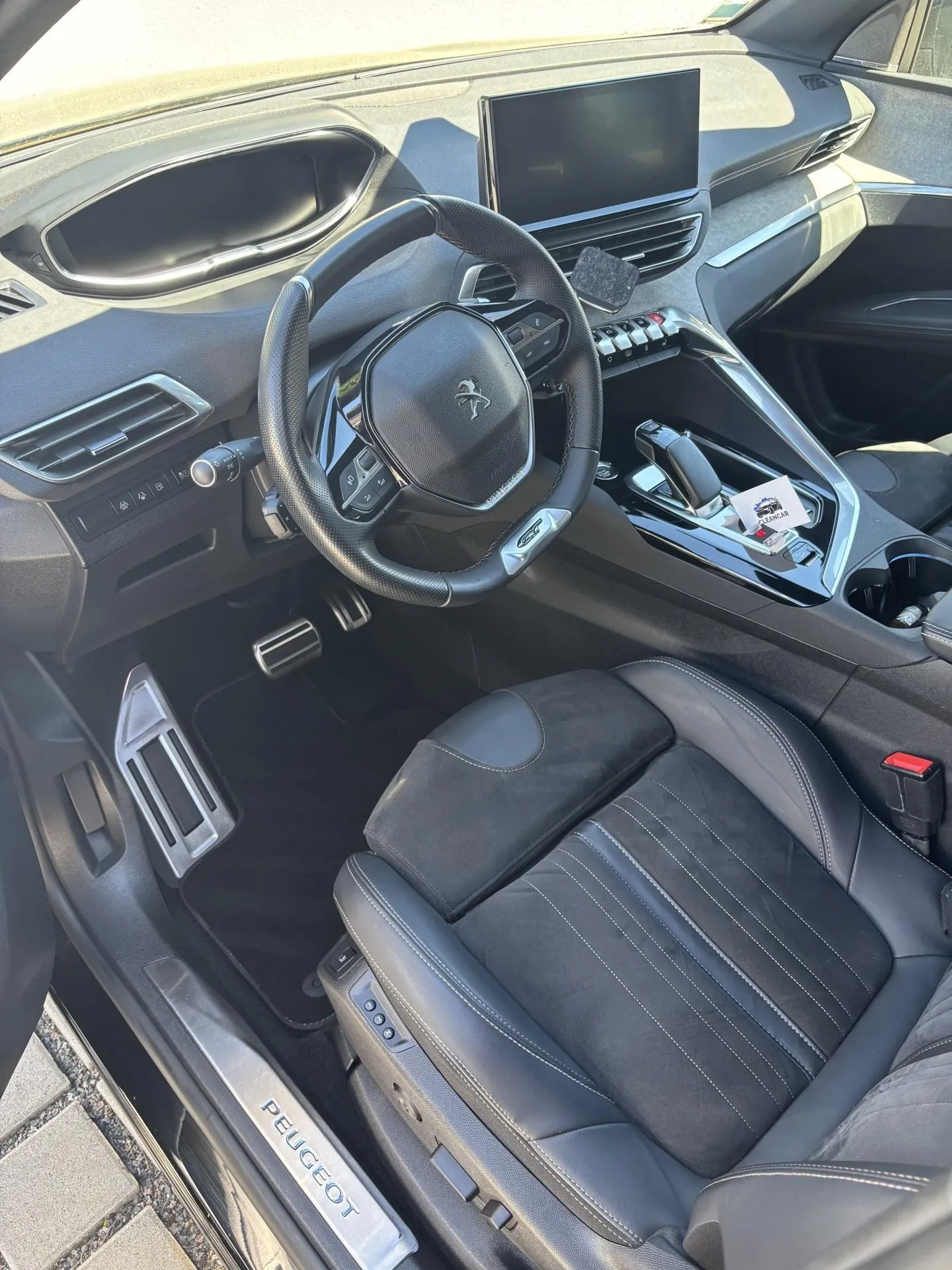 Nettoyage premium intérieur d'une Peugeot 3008 à Veauche