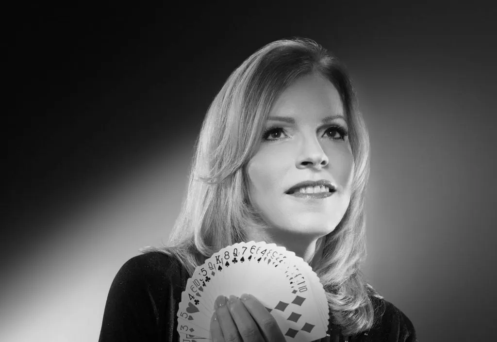 Zatanna, 25 ans d'expérience a votre service pour de la magie et mentalisme fantastique