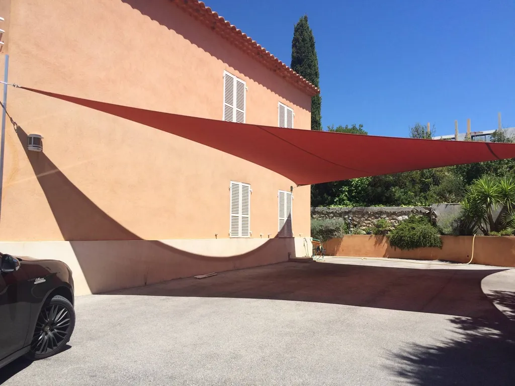Installation de voile d'ombrage pour parking a Saint Raphael dans le Var