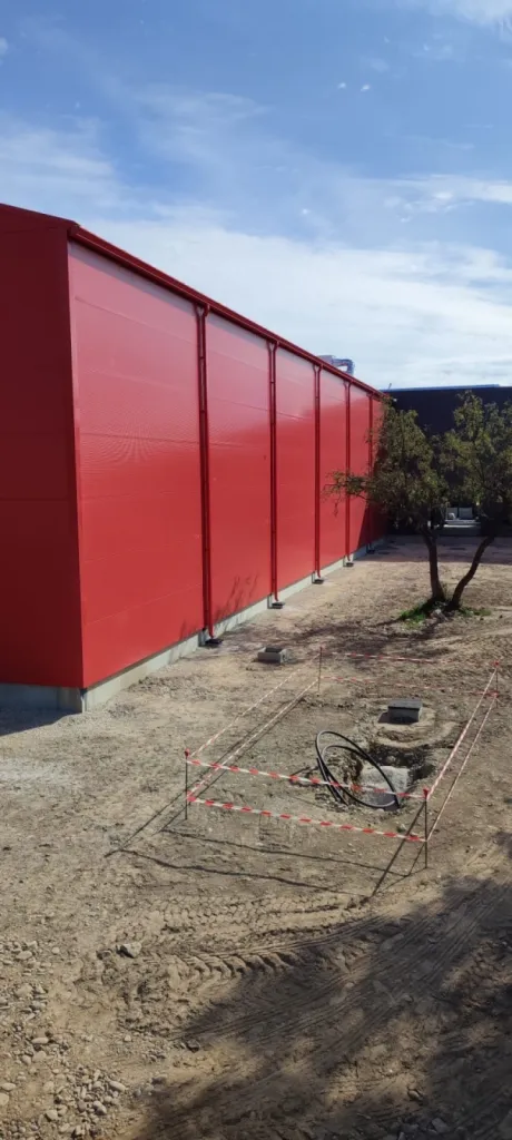 Gouttières aluminium G380 sur un bâtiment industriel Gouttières aluminium G380 sur un bâtiment industriel