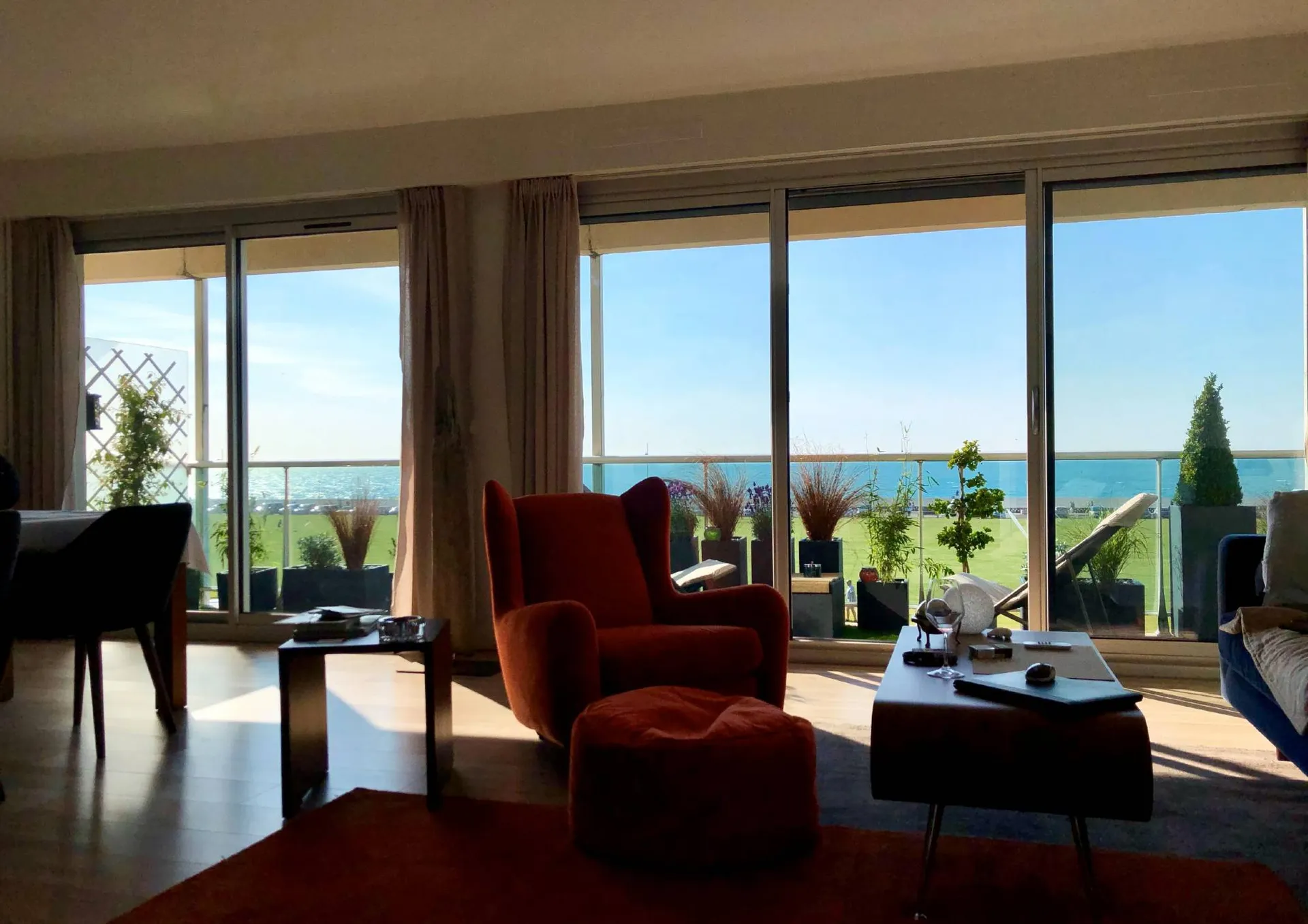 A vendre avec place de parking en centre ville de Dieppe, appartement vue mer.