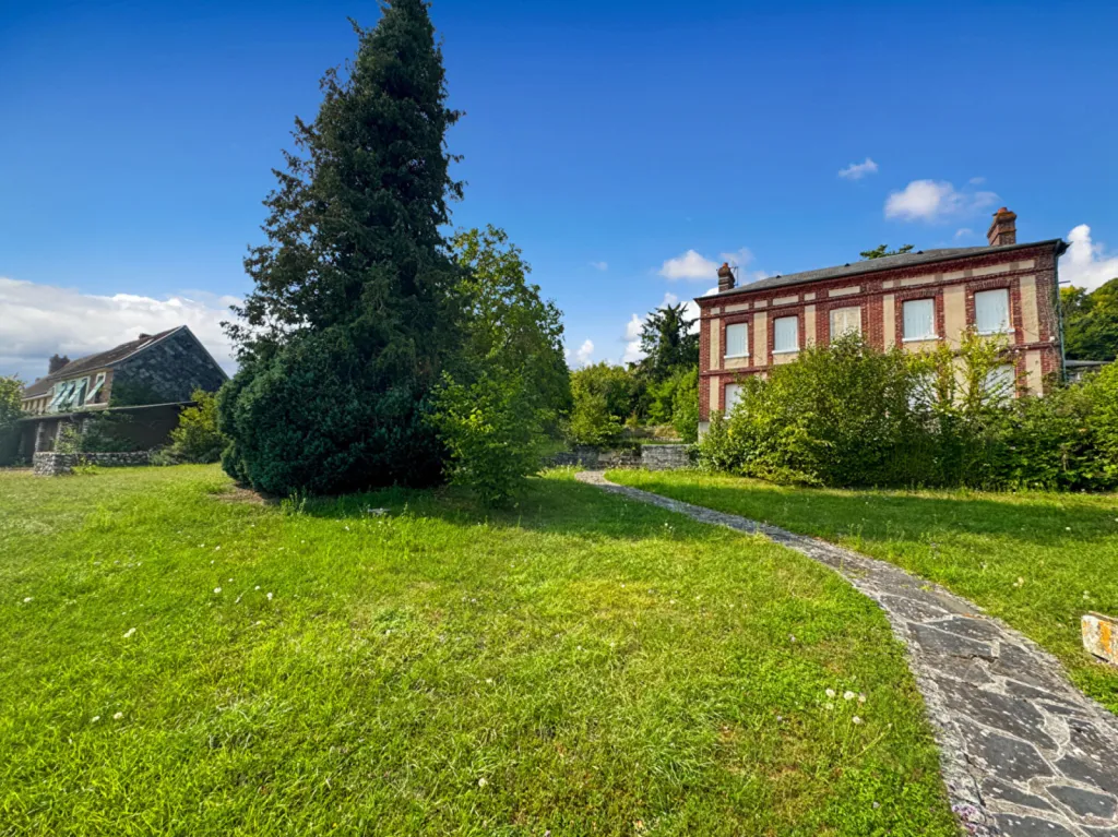 A saisir maison de maître de 150 m² édifiée sur 2720 m² de terrain sur la commune de FRENEUSE 76410