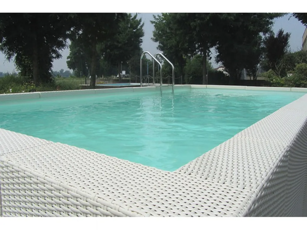 Piscine hors-sol Doce Vita Diva by LAGHETTO par Aquarev'Piscines à Mane 04300