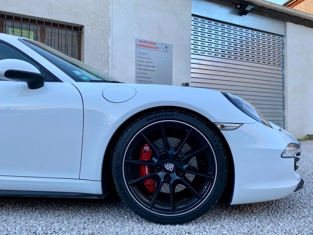 Porsche 991 Carrera 4S remise en état carrosserie et remise en état des jantes Carnoux